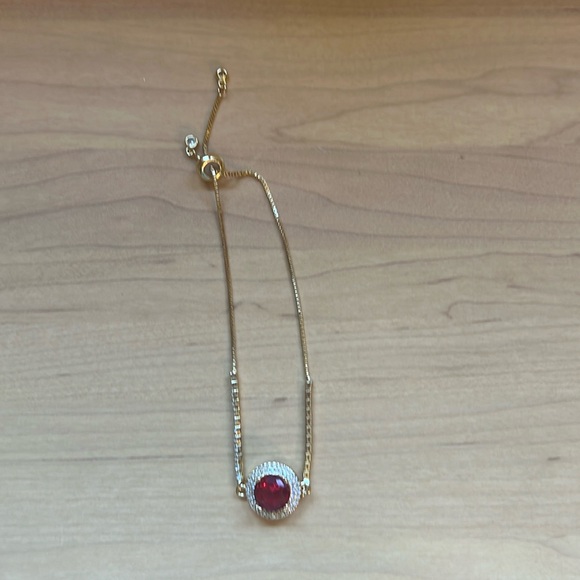 NWT gold tone anklet with red jewel and stone accents - Picture 1 of 4